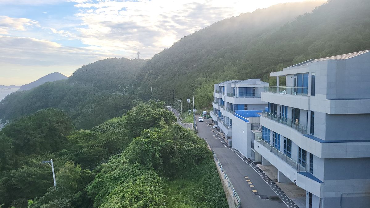 드론뷰로 바라본 파티레지나 전체 외관 이미지